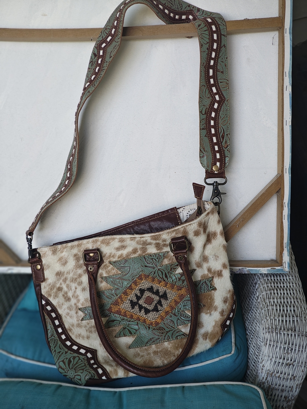 Women’s Tribal Embroidered Cowhide Satchel - Brown & Green